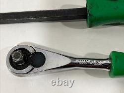 Matco Tools 2 Piece Green Handle Curved Tip Prybar Set & 3/8 Ratchet BR8TG